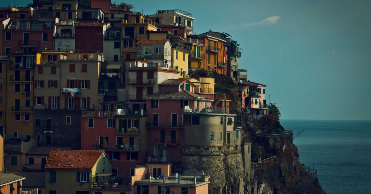 The Strange Story of a Photo That Died Online